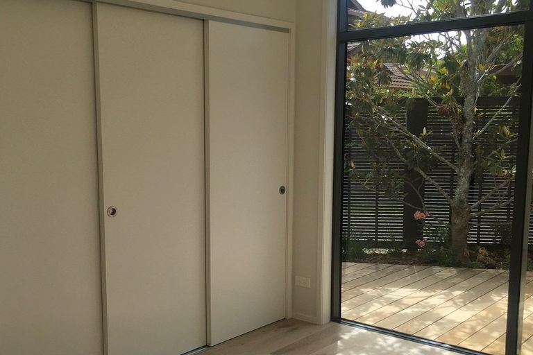 Photo of property in 6a Riviera Place, Hauraki, Auckland, 0622