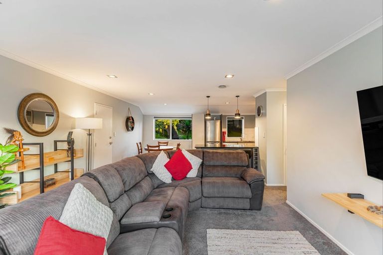 Photo of property in 12 Nirmal Place, Sunnyvale, Auckland, 0612