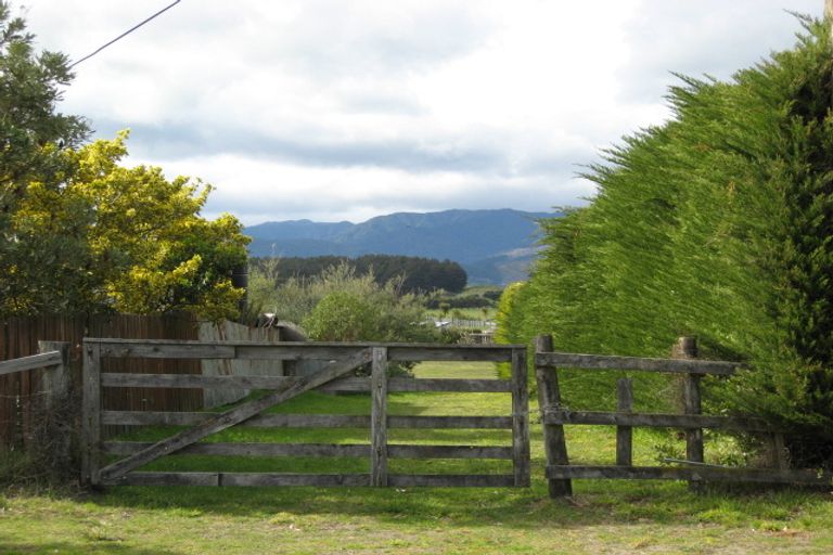 Photo of property in 25 Arthur Street, Waikawa Beach, Manakau, 5573
