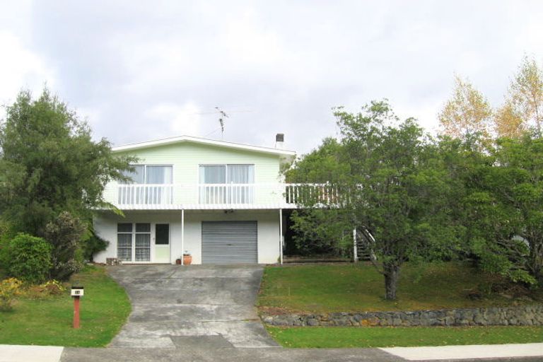 Photo of property in 24 Fendalton Crescent, Pinehaven, Upper Hutt, 5019