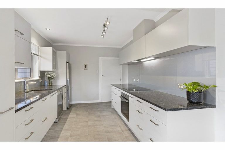 Photo of property in 36 Centaurus Road, Cashmere, Christchurch, 8022