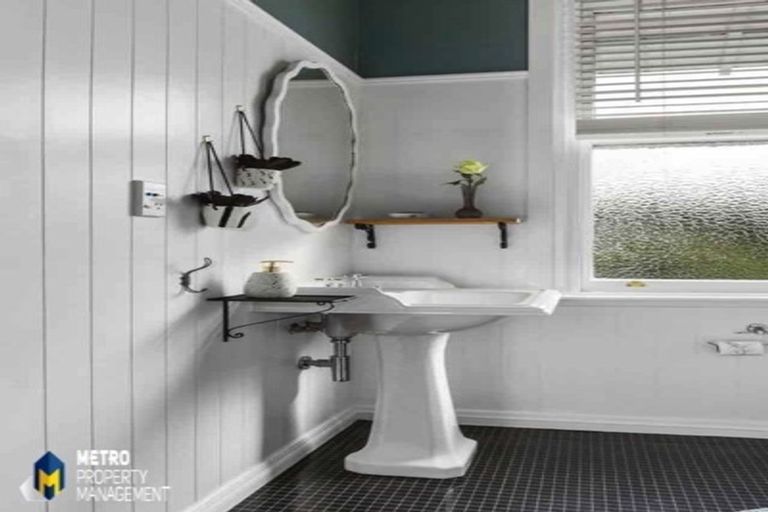 Photo of property in 52 Sutherland Street, Dunedin Central, Dunedin, 9016