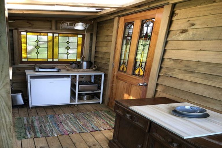 Photo of property in 128 Lone Kauri Road, Karekare, Auckland, 0772