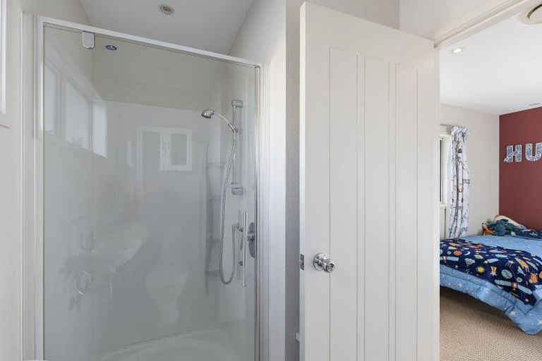 Photo of property in 10 Sampson Avenue, Waiwhakaiho, New Plymouth, 4312