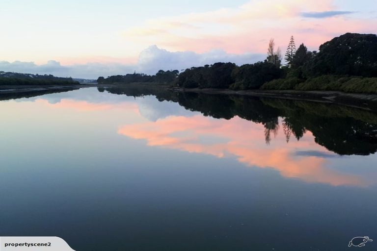 Photo of property in 40 Abbotleigh Avenue, Te Atatu Peninsula, Auckland, 0610