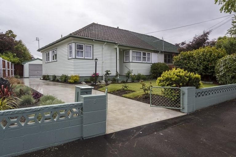 Photo of property in 5 Christian Street, Bryndwr, Christchurch, 8053