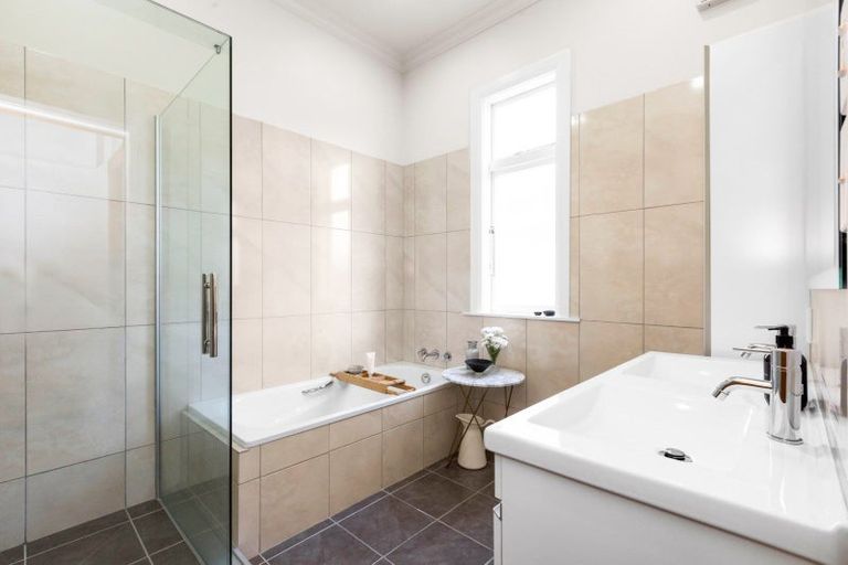 Photo of property in 6 Madeira Road, Bluff Hill, Napier, 4110