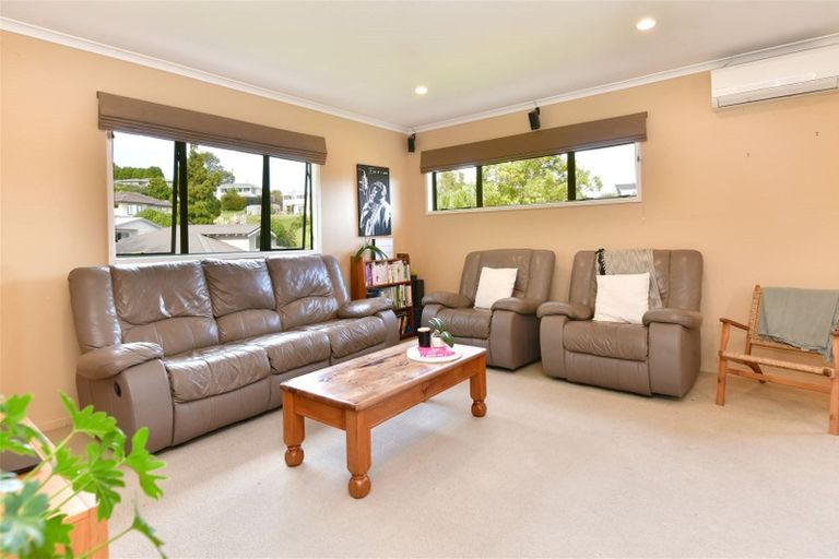 Photo of property in 33a Kia Ora Road, Beach Haven, Auckland, 0626