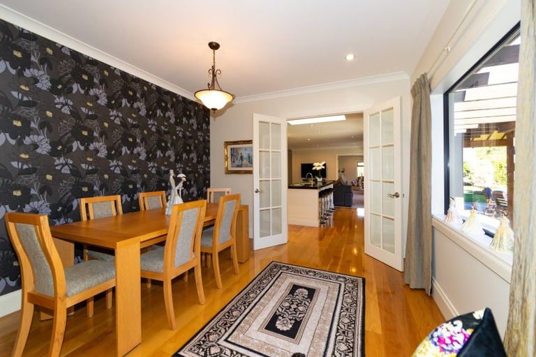 Photo of property in 12 Oak Place, Poraiti, Napier, 4112