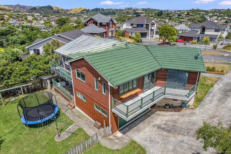 Photo of property in 21 Molyneux Close, Whitby, Porirua, 5024
