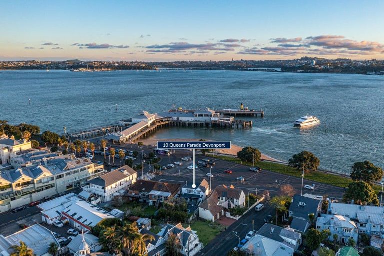 Photo of property in 10 Queens Parade, Devonport, Auckland, 0624