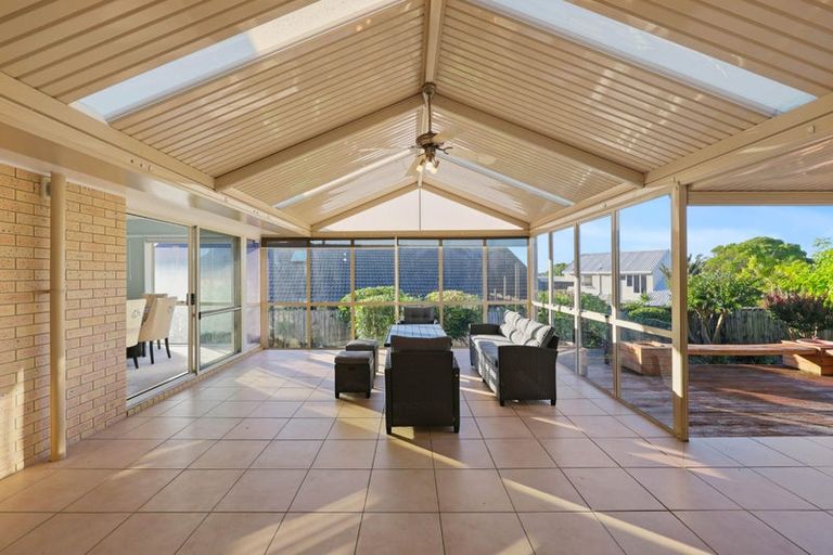 Photo of property in 33 Wiltshire Place, Somerville, Auckland, 2014