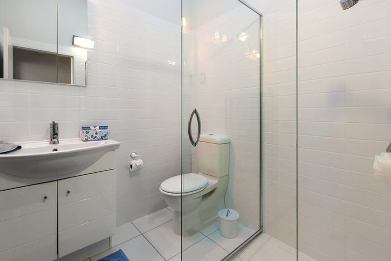 Photo of property in 2/101u Mana Esplanade, Paremata, Porirua, 5026