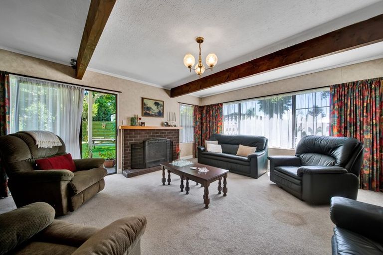 Photo of property in 27 Montjoy Street, Stratford, 4332