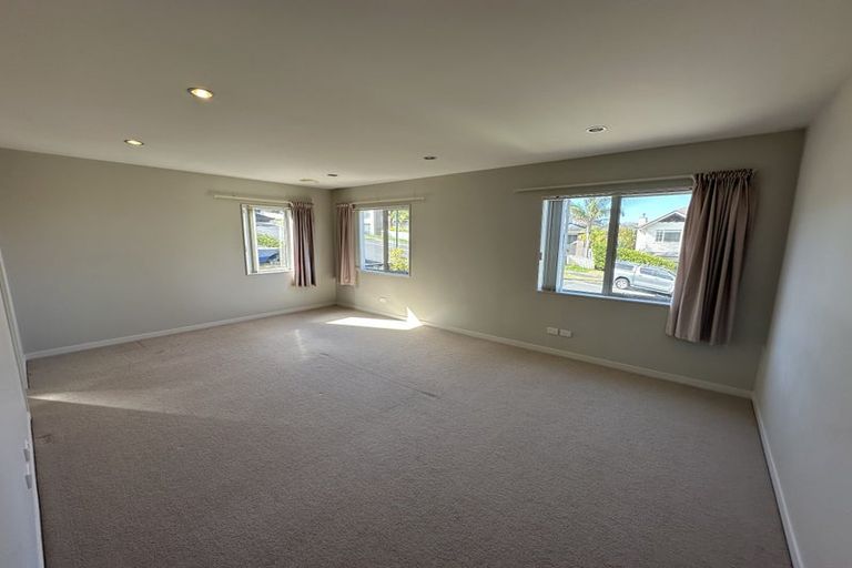 Photo of property in 72 Harrowglen Drive, Northcross, Auckland, 0630