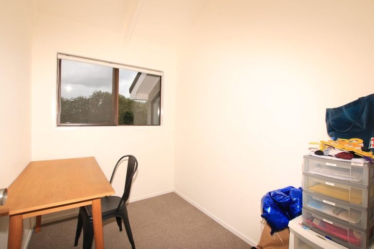 Photo of property in 2/123 Queen Street, Northcote Point, Auckland, 0627