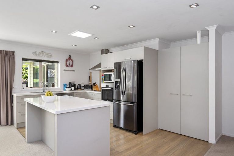 Photo of property in 45 Ballintoy Park Drive, Welcome Bay, Tauranga, 3175