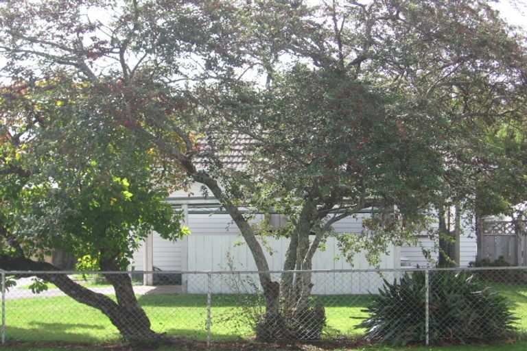 Photo of property in 1/18 Edwards Avenue, Henderson, Auckland, 0610