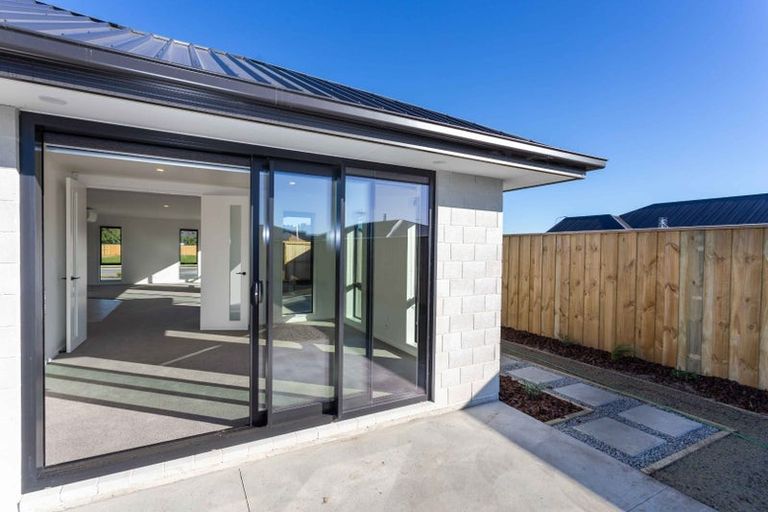 Photo of property in 6 Sanders Way, Rolleston, 7614