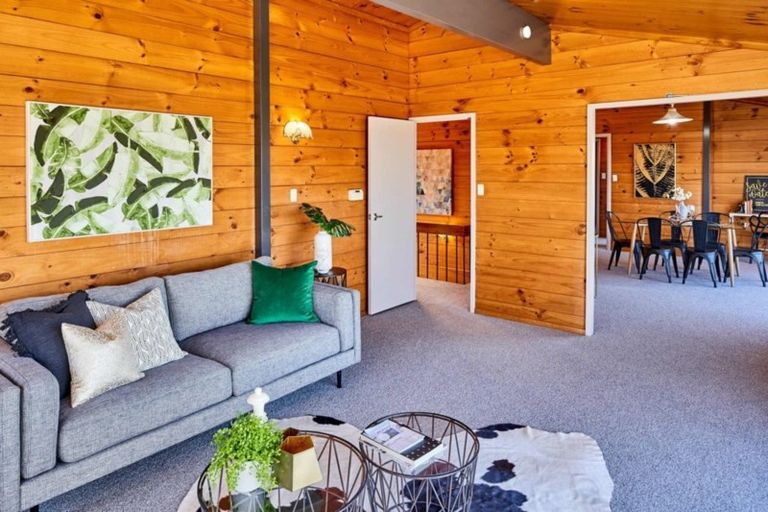 Photo of property in 14 Laburnum Grove, Maungaraki, Lower Hutt, 5010