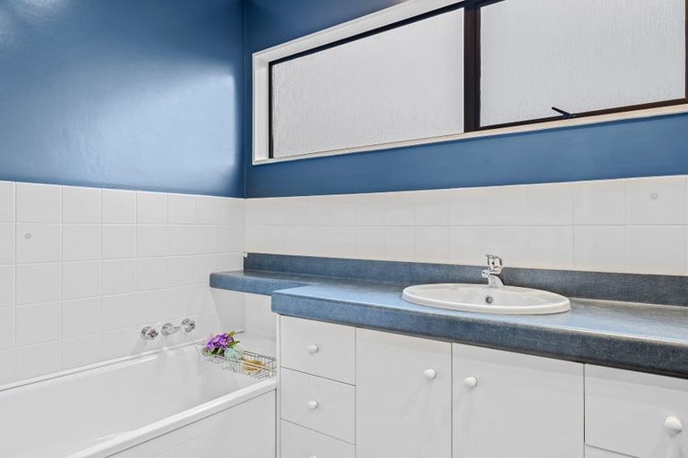 Photo of property in 2 Hanover Place, Ilam, Christchurch, 8041