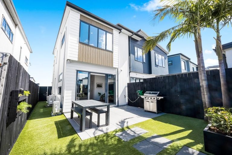 Photo of property in 4/7 Scott Road, Hobsonville, Auckland, 0616