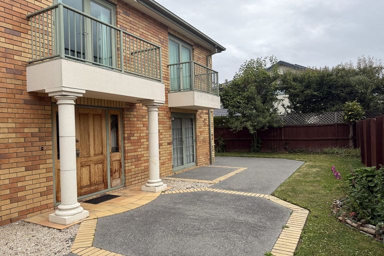 Photo of property in 1/5 Chateau Drive, Burnside, Christchurch, 8053