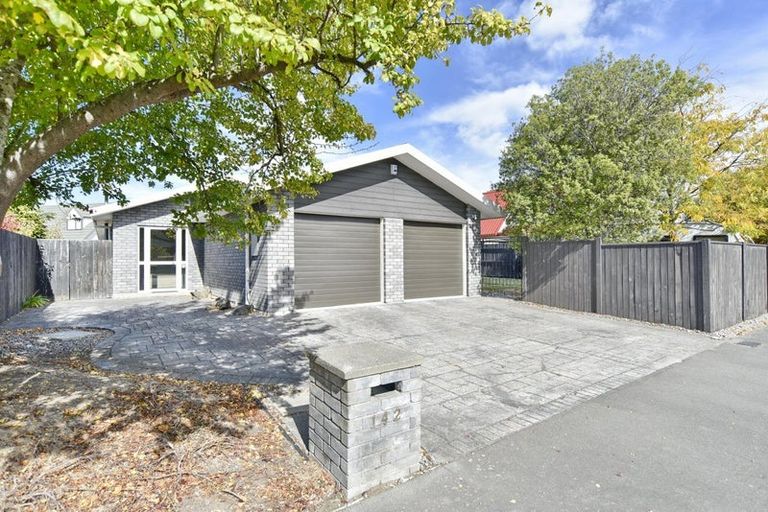Photo of property in 142 Royal Park Drive, Parklands, Christchurch, 8083