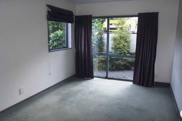 Photo of property in 49a Wynyard Crescent, Fernhill, Queenstown, 9300