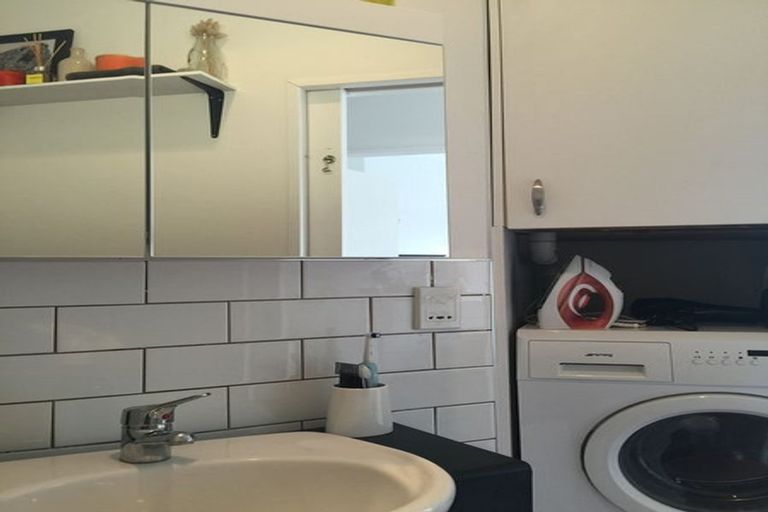 Photo of property in Terrace Tower Apartments, 11f/126 The Terrace, Wellington Central, Wellington, 6011