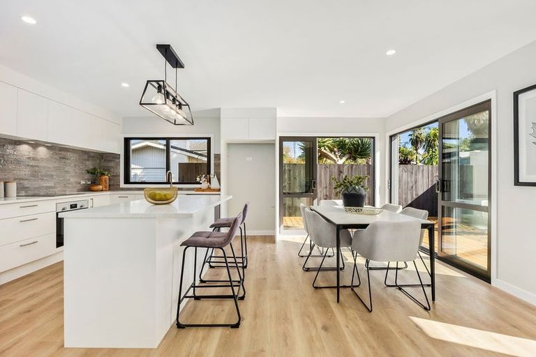 Photo of property in 15b Schnapper Rock Road, Greenhithe, Auckland, 0632