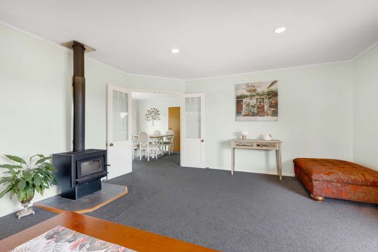 Photo of property in 6 Pararewa Drive, Whalers Gate, New Plymouth, 4310