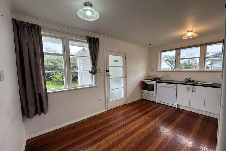 Photo of property in 30 Saint Annes Street, Levin, 5510