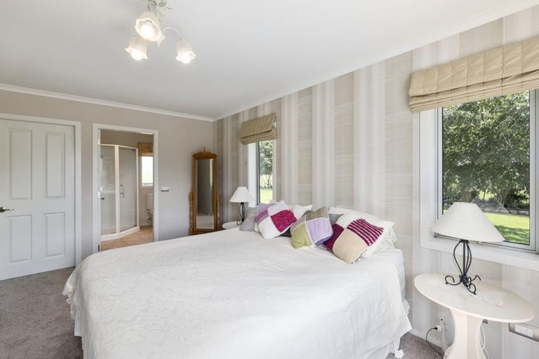 Photo of property in 468 Tararua Road, Levin, 5571