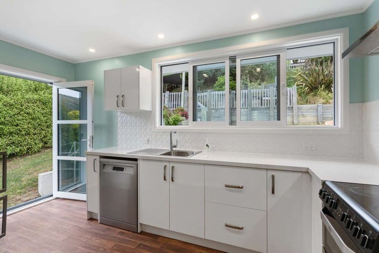 Photo of property in 111 Port Hills Road, Heathcote Valley, Christchurch, 8022