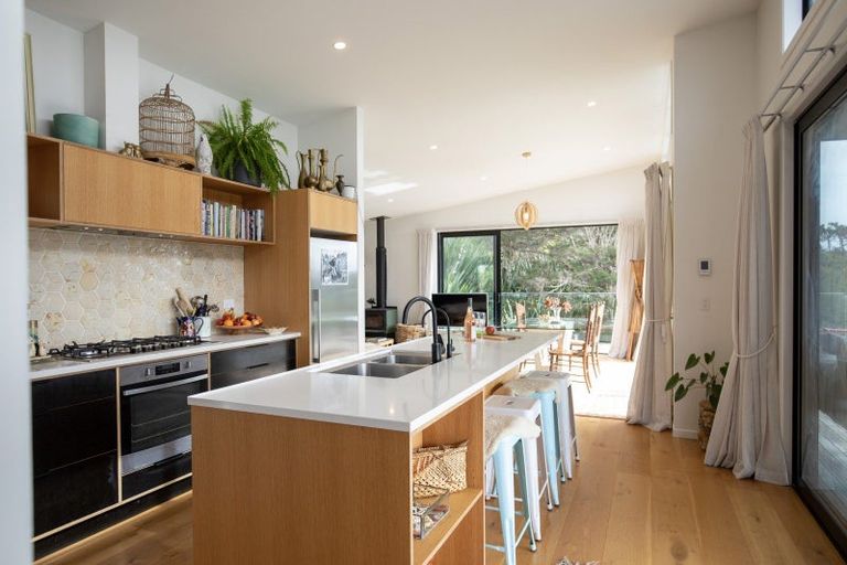 Photo of property in 1 Aroaro Lane, Raglan, 3225