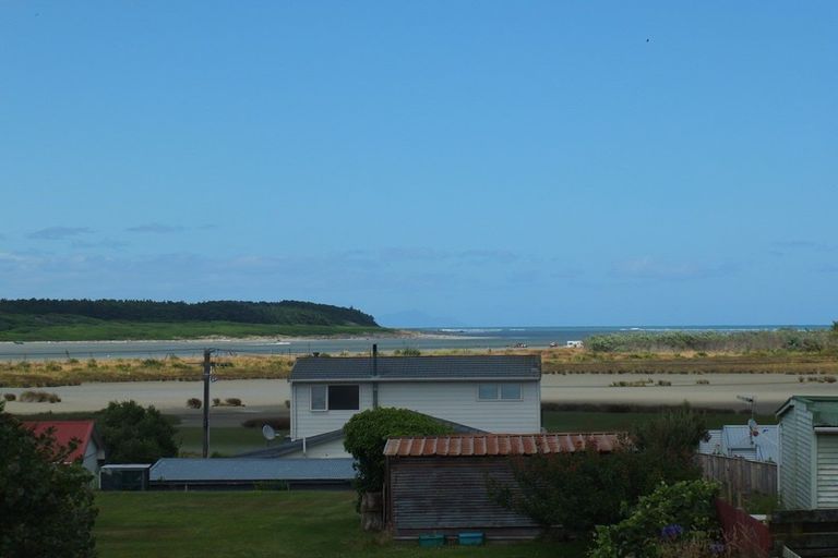 Photo of property in 122 Seabury Avenue, Foxton Beach, Foxton, 4815