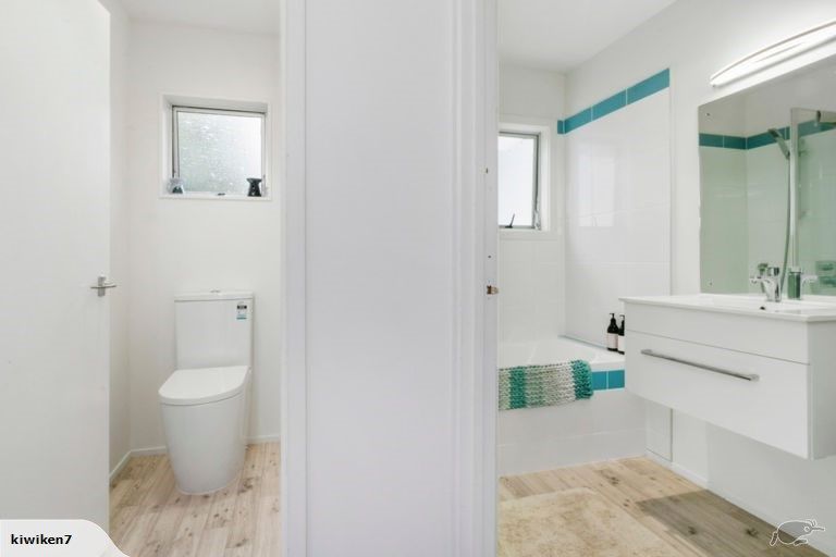 Photo of property in 1/8 Wattle Road, Sunnyvale, Auckland, 0612