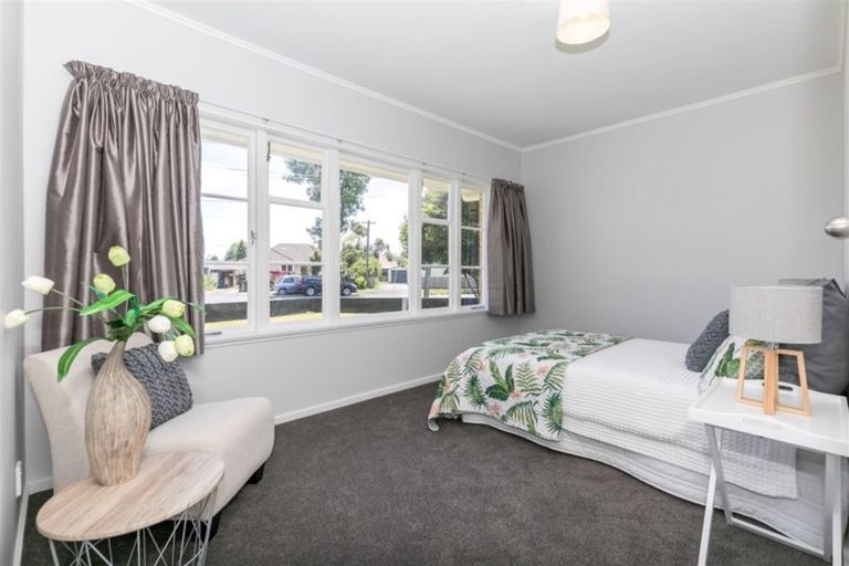 Photo of property in 2 Old Farm Road, Hamilton East, Hamilton, 3216