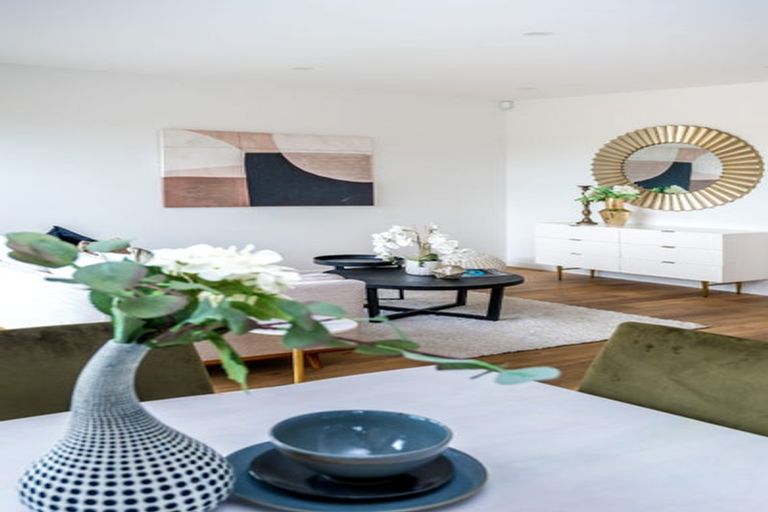 Photo of property in 35 Taipahitini Road, Rosehill, 2113