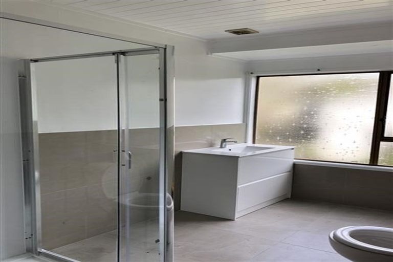 Photo of property in 5 Makepiece Place, Chatswood, Auckland, 0626