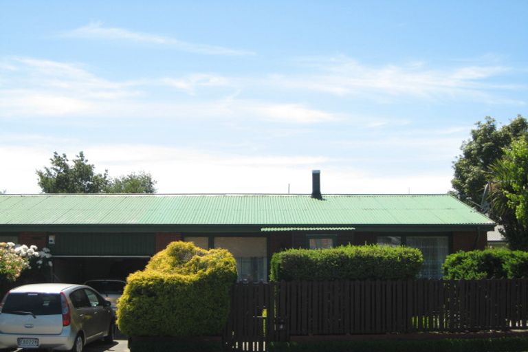 Photo of property in 2/4 Selwyn Street, Somerfield, Christchurch, 8024