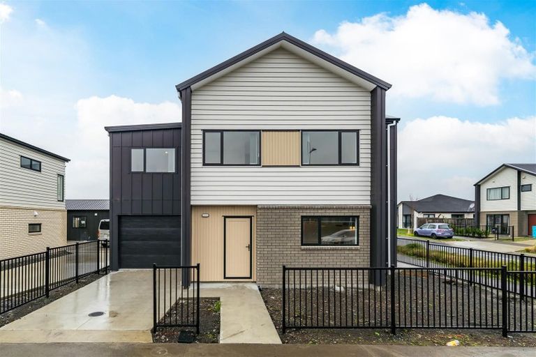 Photo of property in 48 Black Beech Crescent, Takanini, 2110