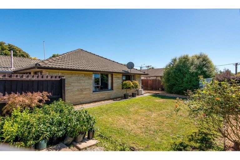 Photo of property in 2/18 Peer Street, Upper Riccarton, Christchurch, 8041