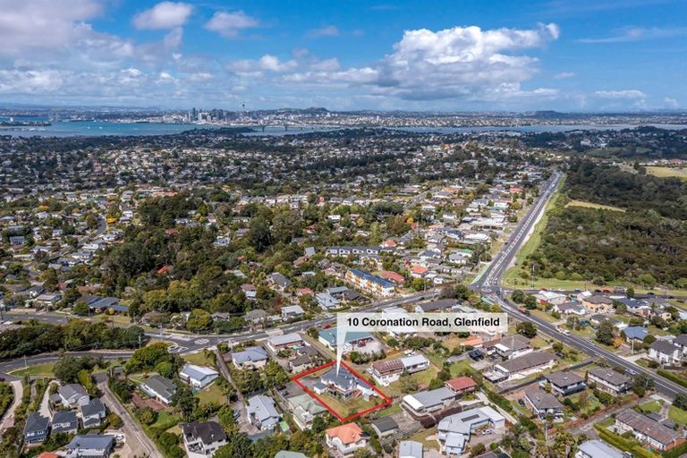 Photo of property in 10 Coronation Road, Glenfield, Auckland, 0627