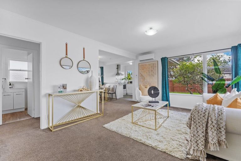 Photo of property in 2/24 Evelyn Place, Hillcrest, Auckland, 0627