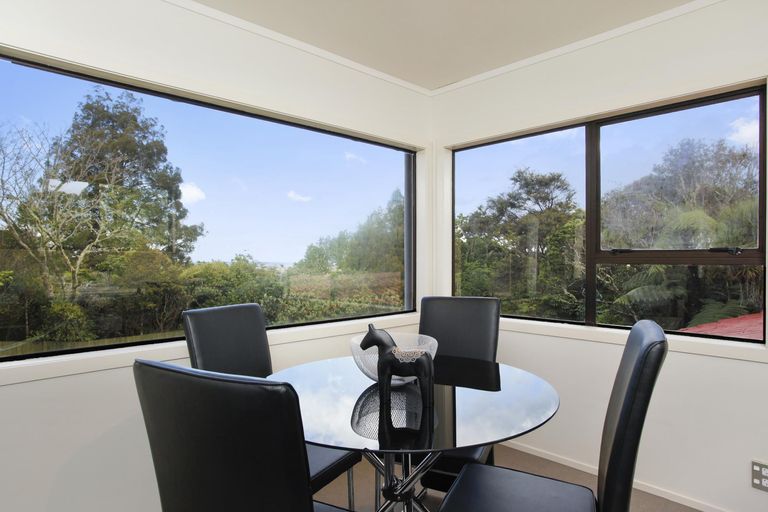 Photo of property in 24 Atarua Gardens, Waiatarua, Auckland, 0604