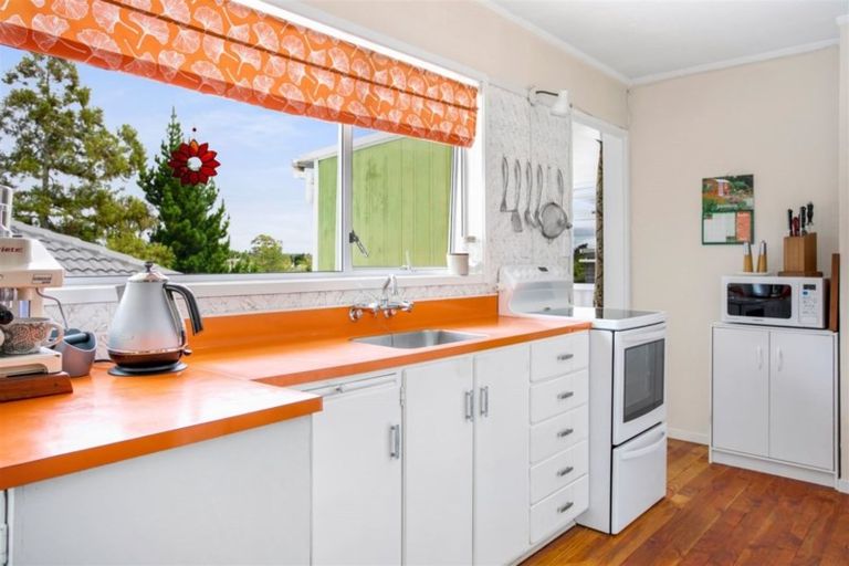 Photo of property in 2/46a Kamara Road, Glen Eden, Auckland, 0602