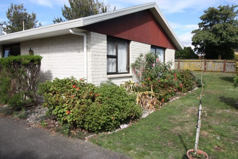 Photo of property in 2 Caroline Crescent, Highbury, Palmerston North, 4412