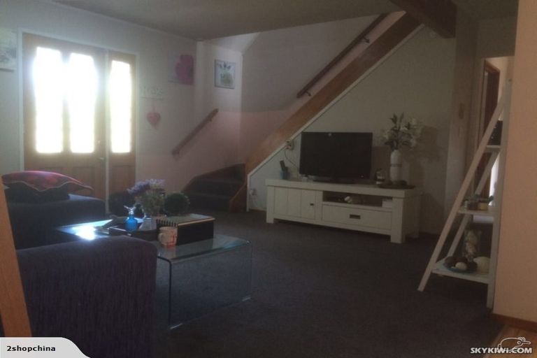 Photo of property in 1/23 Sungrove Rise, Sunnyvale, Auckland, 0612